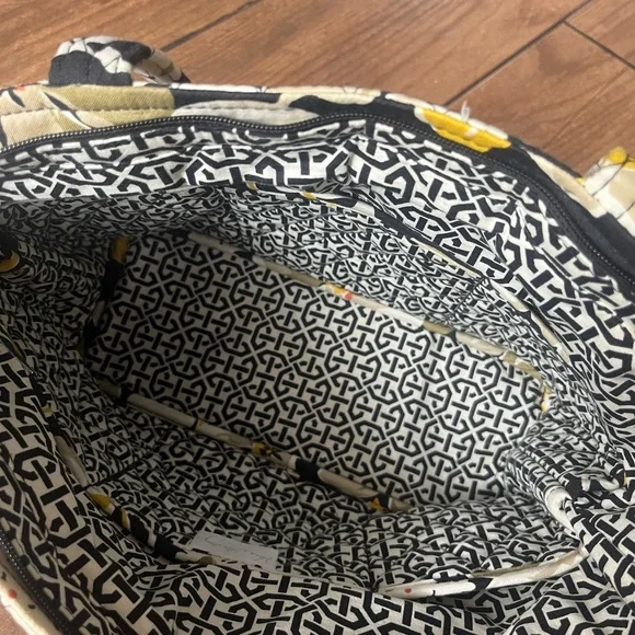 NEW Vera Bradley Dogwood Hand Bag Yellow & Black Floral  Design Quilted Fabric - Picture 5 of 6
